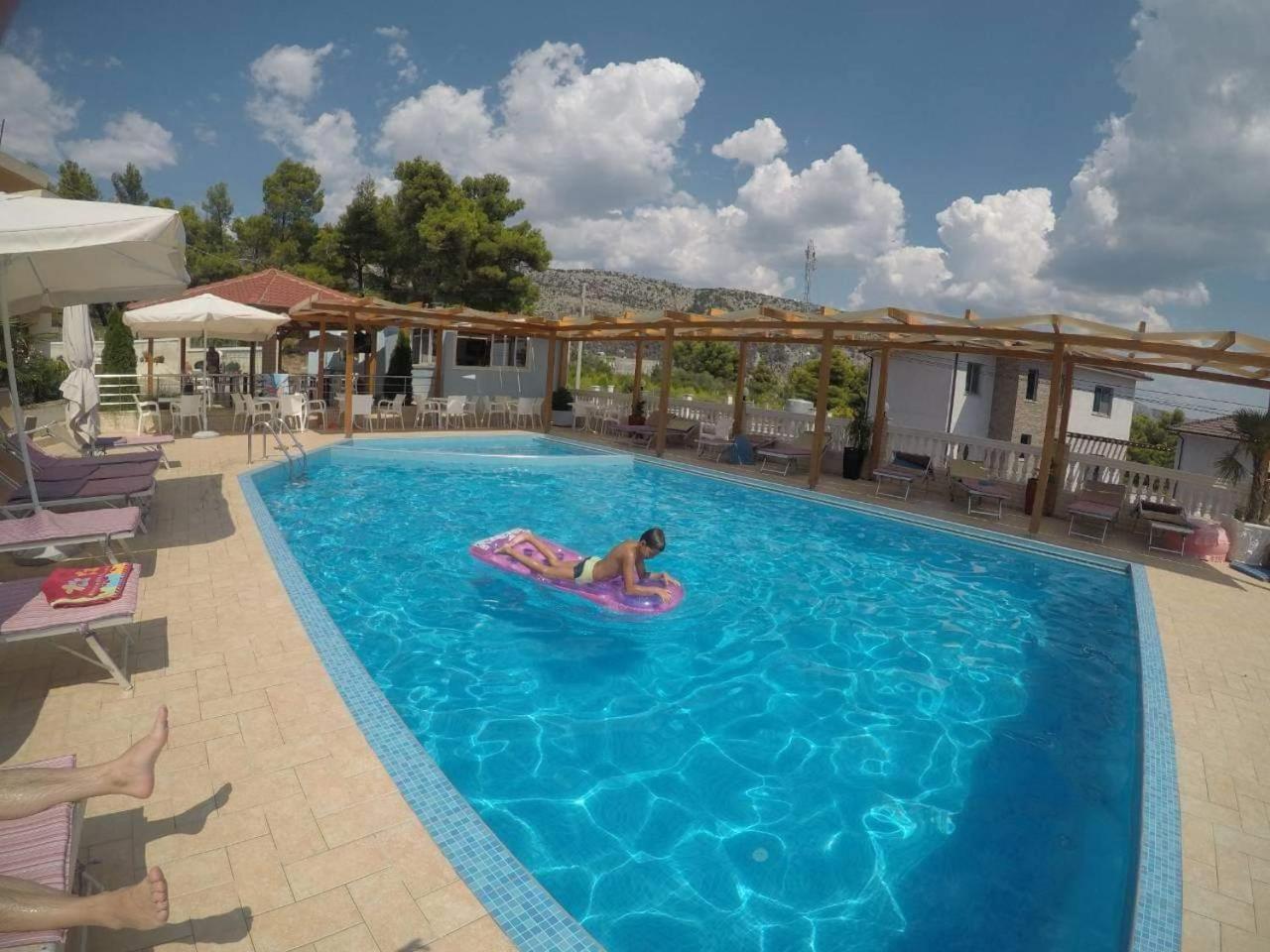 Gjoci Hotel 3*